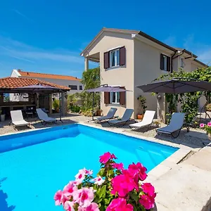  Apartment Apartments Bugenvila Brzac